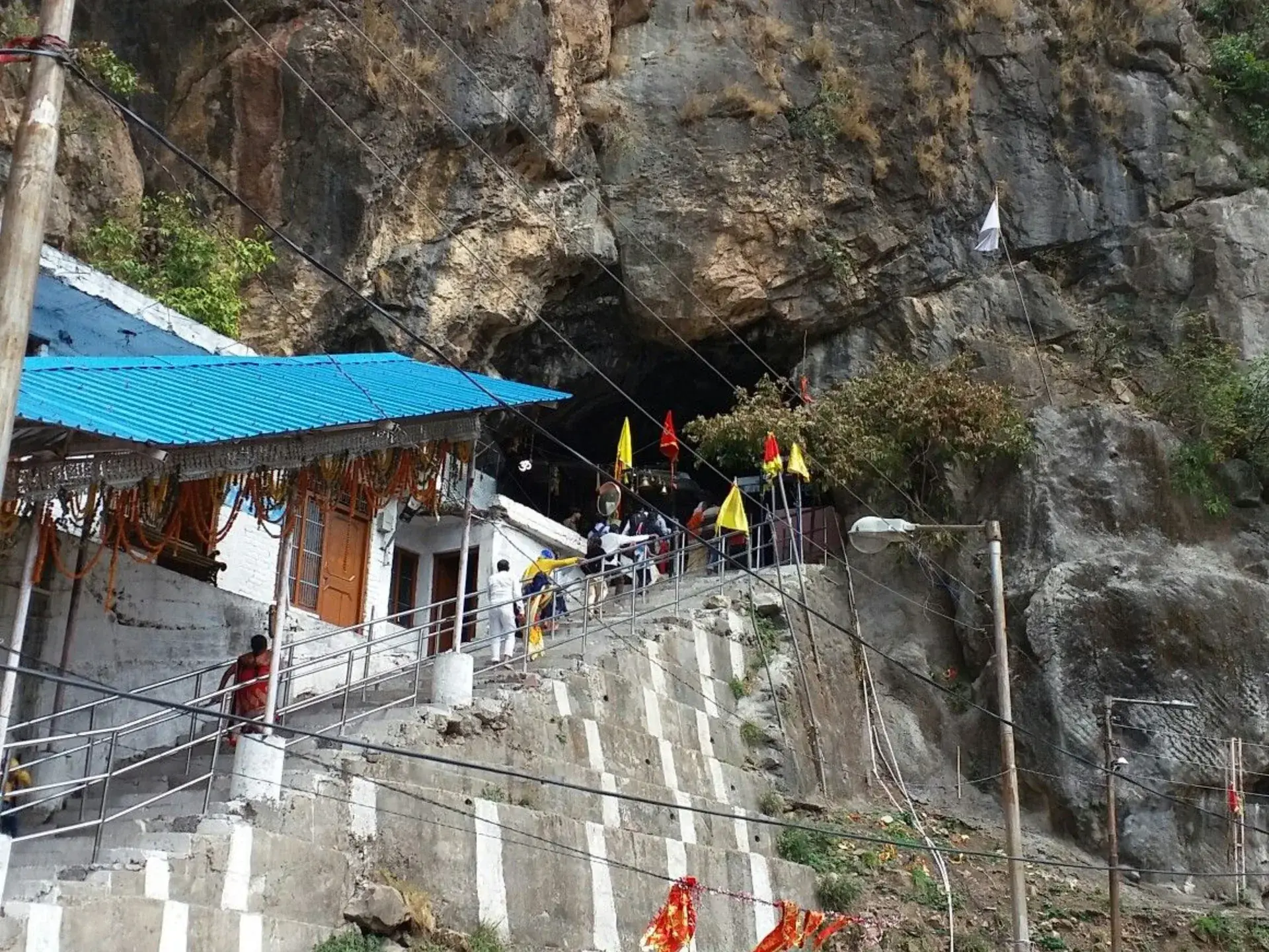 Vaishno Devi Yatra with Shiv Khori and Patnitop stays